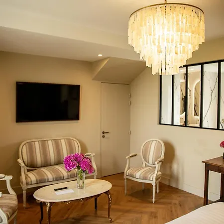 Domaine Du Grand Caugy 호텔 *